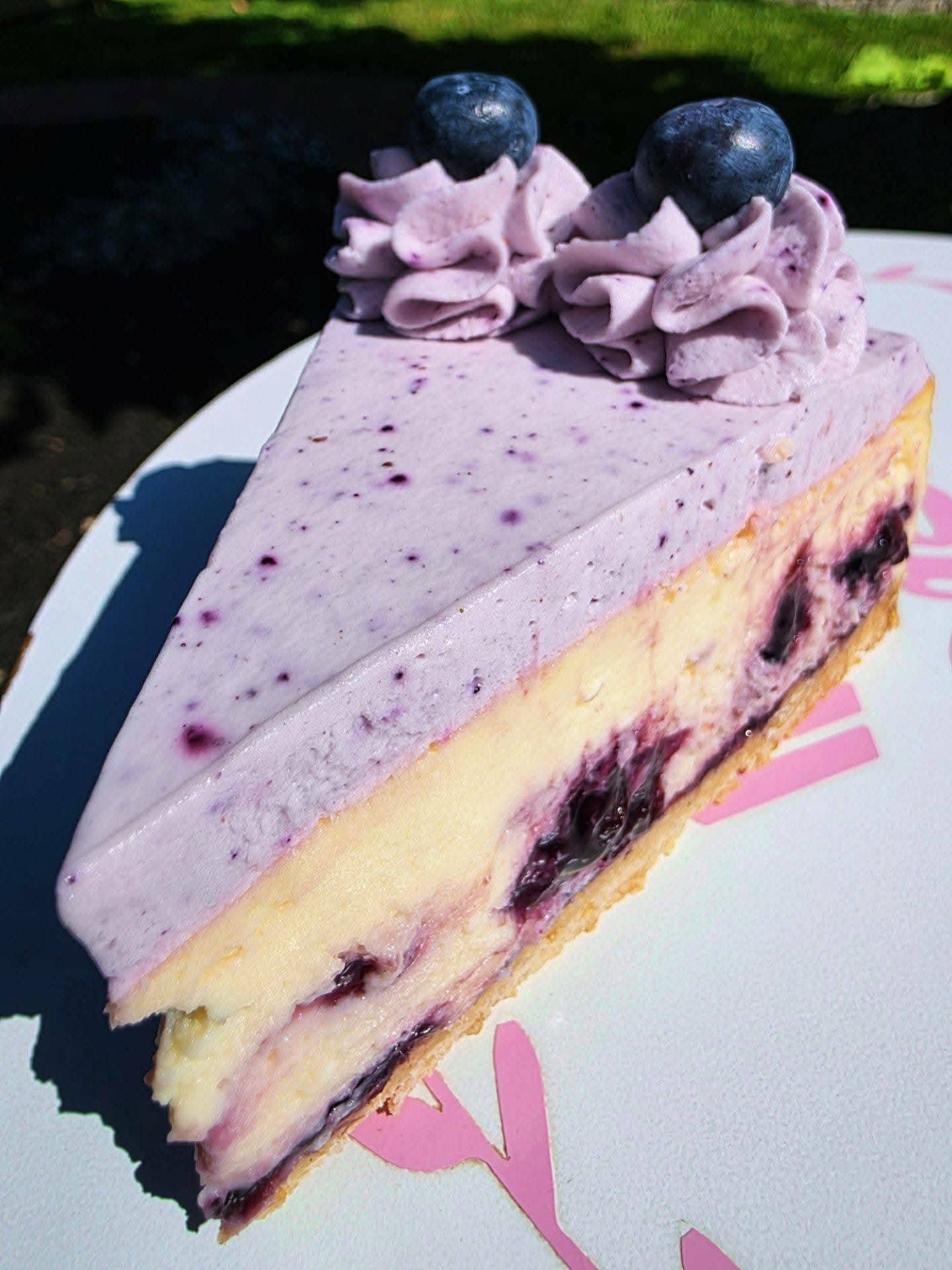 Lemon-Blueberry-Crumble-Bar-Cheesecake
